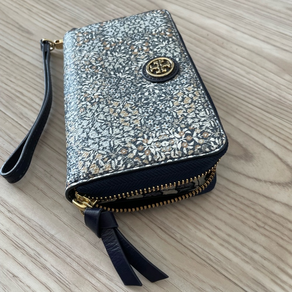 Tory Burch Kerrington Wristlet Wallet Navy Blue Gold Zipper